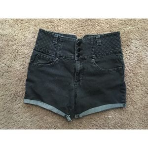 SOLD🔴🌸FREE WITH ANY PURCHASE High waisted shorts