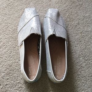 Brand New Women's Silver Glitter Toms Size 9