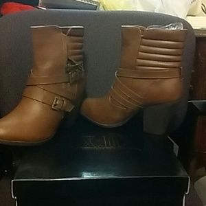 °Sale° New in box Brown boots