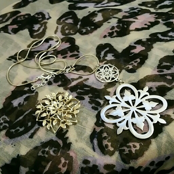 💸Necklace and broach vintage pieces