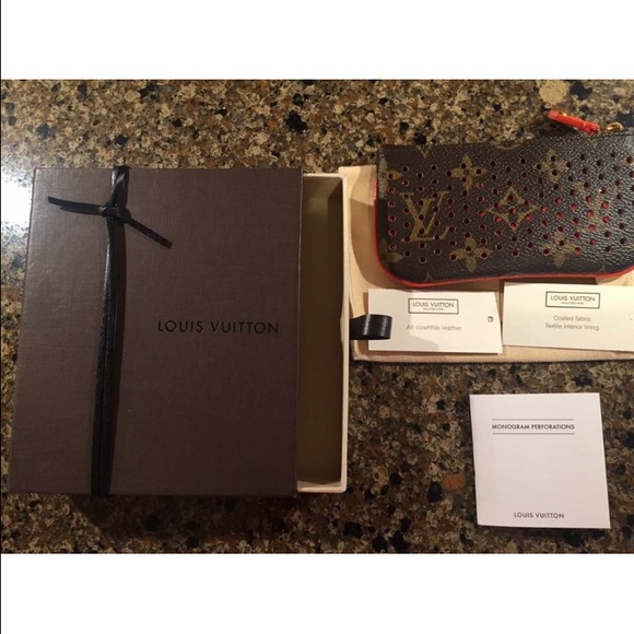 ❌SOLD❌ Louis Vuitton perforated cles - Picture 2 of 4