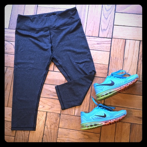 *Flash Sale!* LuluLemon WunderUnder Dark Grey Crop