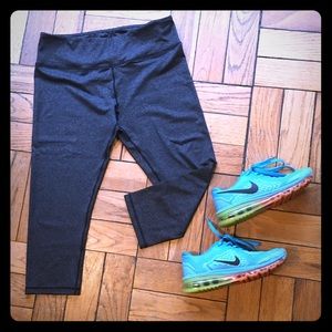 *Flash Sale!* LuluLemon WunderUnder Dark Grey Crop