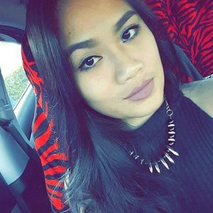 Meet your Posher, Junalyn