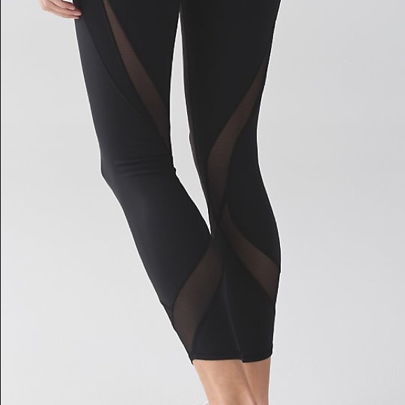 Lululemon NWOT mesh tranquil tight crop black 8