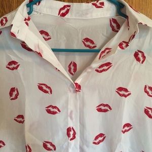 Lip pattern button up shirt