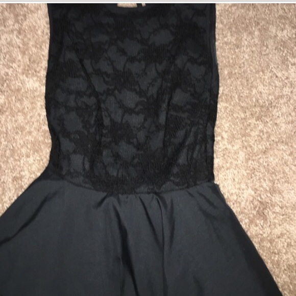 LF Backless skater dress - Picture 3 of 3