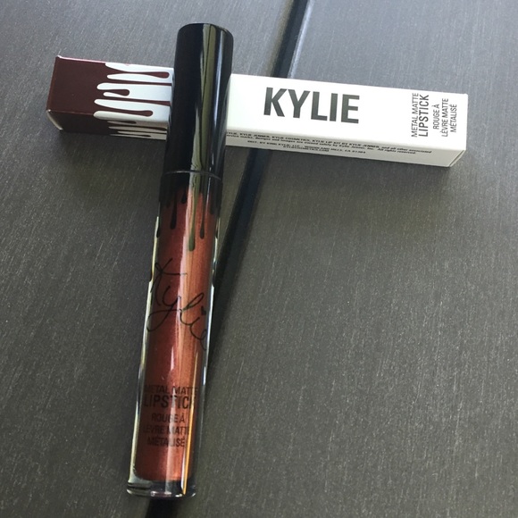 Kylie Lip Kit Metallic Matte Lipstick - Picture 4 of 4