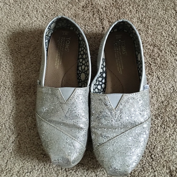 Toms slip ons