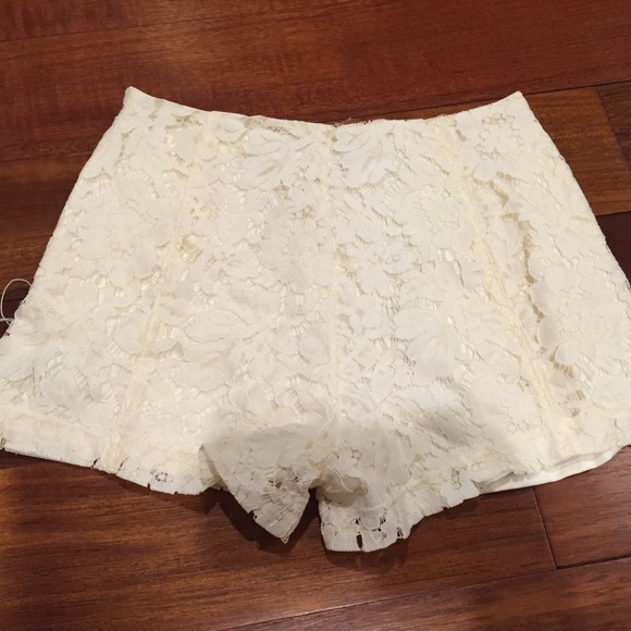 High waisted shorts - Picture 2 of 3