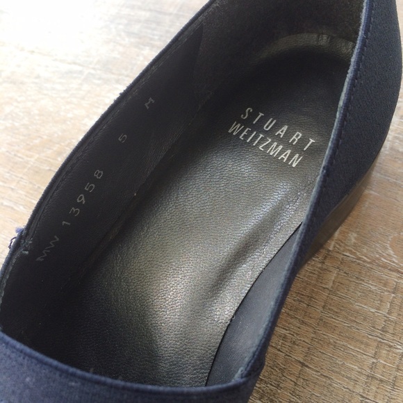 ❌SOLD❌Stuart Weitzman navy flats size 5 like new - Picture 2 of 4