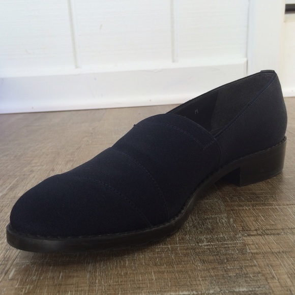 ❌SOLD❌Stuart Weitzman navy flats size 5 like new - Picture 3 of 4