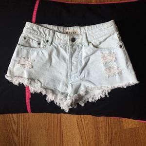 ROXY light wash jean shorts