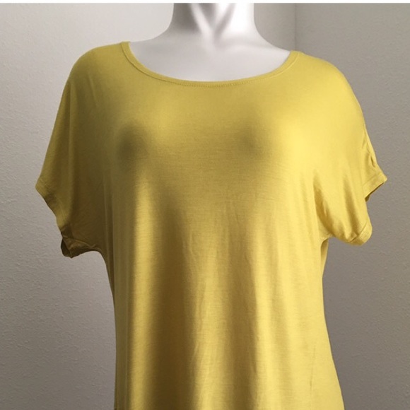 New - Short Sleeve Top - Picture 3 of 4