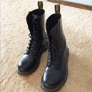 Dr/Doc Marten 1490 Smooth Black Boots Size 7