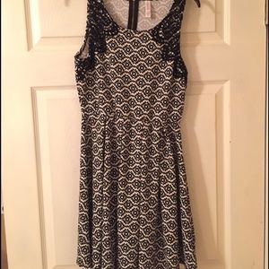 Cute casual white and black dress!