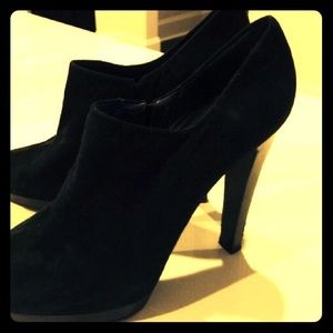 Stuart weitzman scoop black exclusive ankle boot