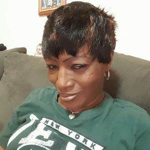 Meet your Posher, Lois