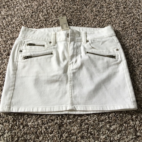 American Eagle White Jean skirt