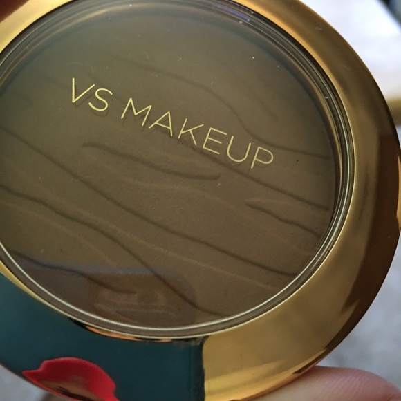 Victoria secret pressed mineral bronzing powder