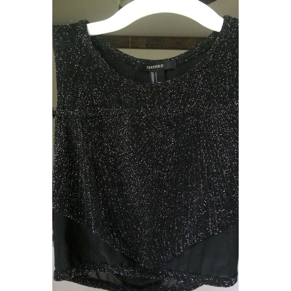 BLACK CROP TOP!