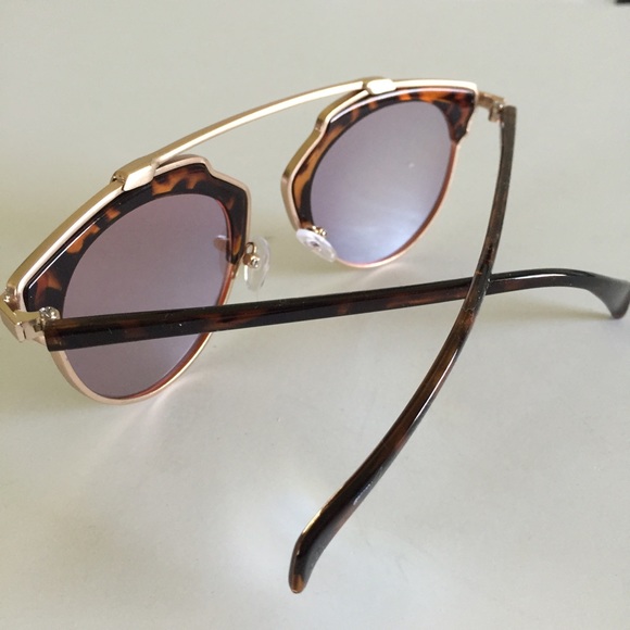NWT || So Real Tortoiseshell Mirrored Sunglasses - Picture 3 of 4