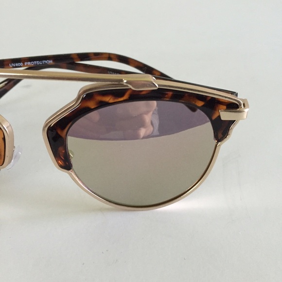 NWT || So Real Tortoiseshell Mirrored Sunglasses - Picture 4 of 4