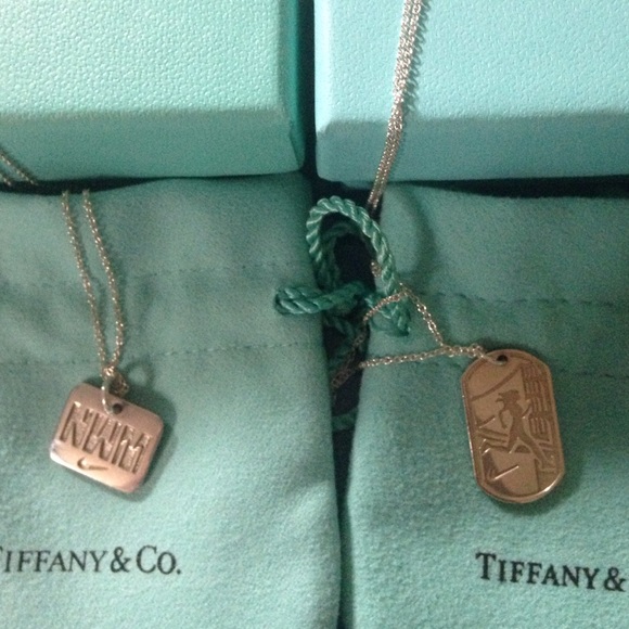 Nike Women's Marathon necklaces from Tiffany & Co. - Picture 2 of 4