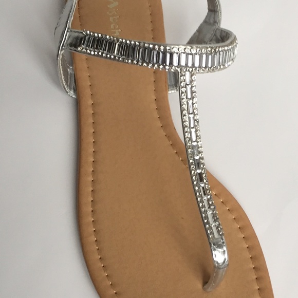 Rhinestone & Silver Thong Sandals Size 10 *NEW* - Picture 3 of 4