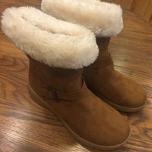 Short winter boots