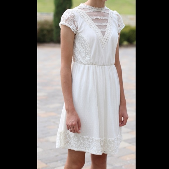 Creamy White Lace Dress - Picture 1 of 1