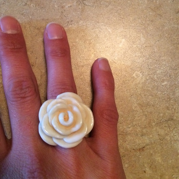 White rose ring