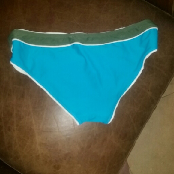 Split Bikini - Picture 3 of 3