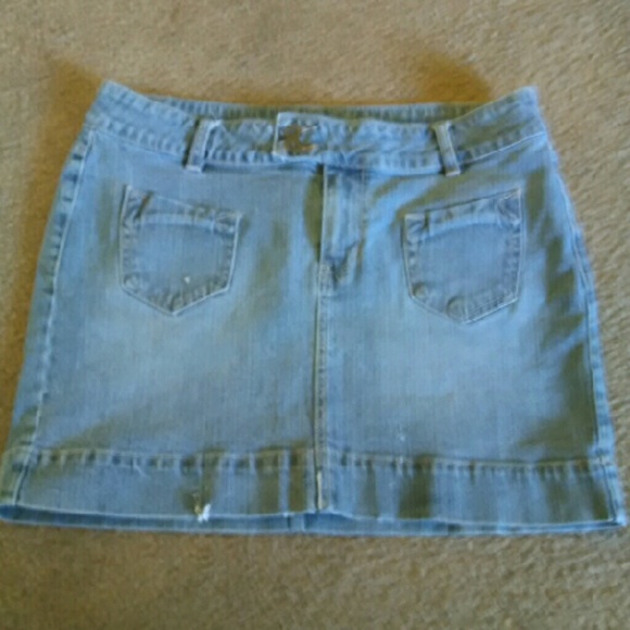 Cute little blue jean mini skirt.