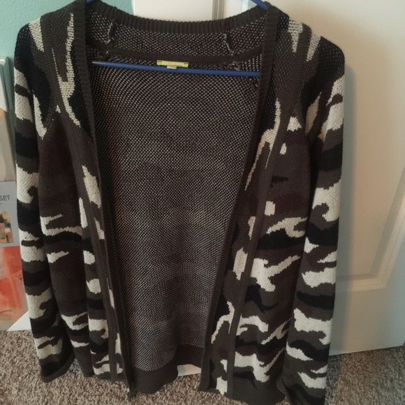 Cardigan - Picture 2 of 3