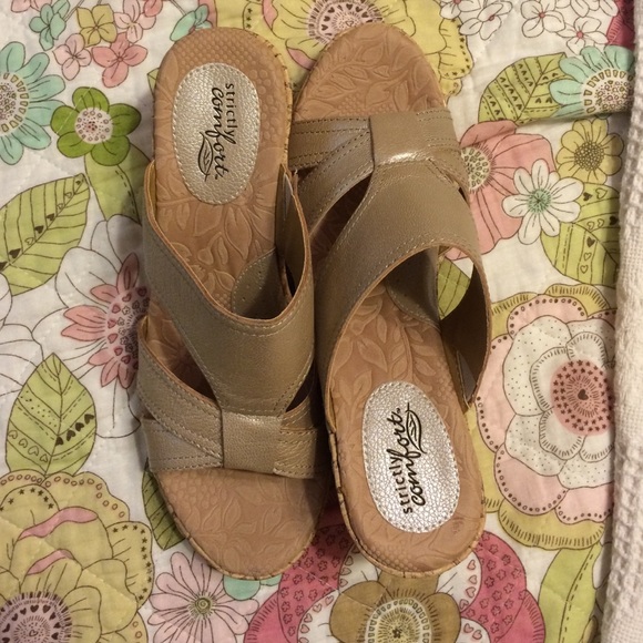 Champagne Cork Wedges - Picture 3 of 3