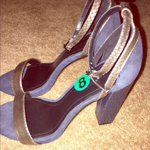 Pour la victorie heels. Cheaper on Ⓜ️