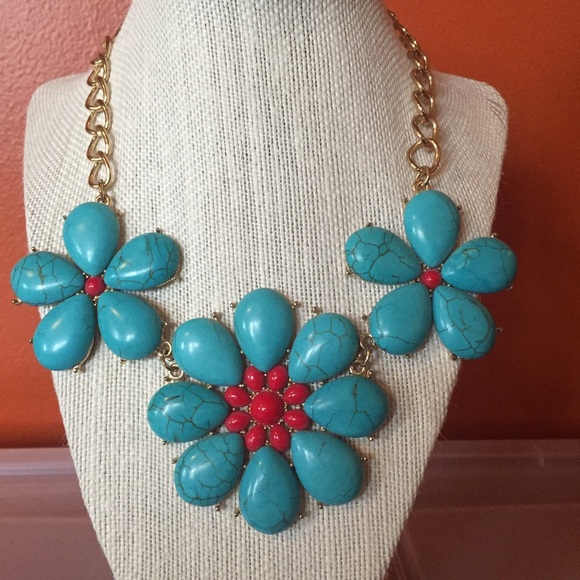 Statement necklace