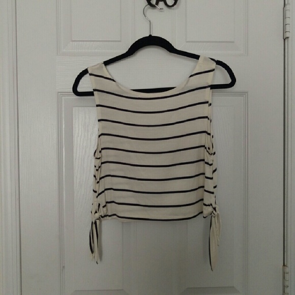 Striped side tie crop top - Picture 3 of 3