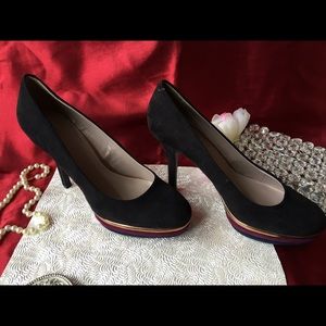 7.5 suede black pumps brand new but no box