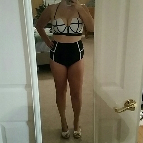 🎂 SALE! 🎉2XHP Best in Swim & Boutiques🎉 - Picture 2 of 3