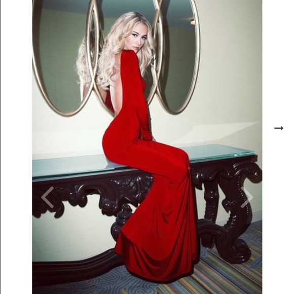 Lurelly Monoco Gown: Size 6
