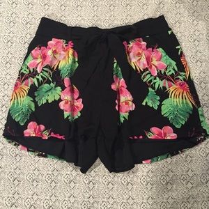 NWT. Md. Tropical summer shorts