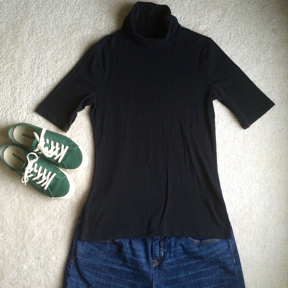 Mossimo black turtleneck top, elbow length sleeves