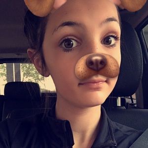 Meet your Posher, Caitlin