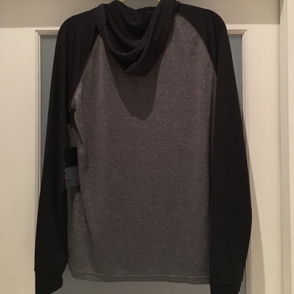 RVCA BLK/GRAY/RED LONG SLEEVE HOODY W/THUMB INSERT - Picture 4 of 4