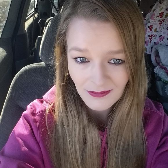 Meet your Posher, Leah