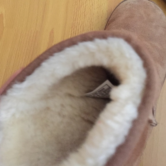 light brown hardly used ugg boots - Picture 3 of 4