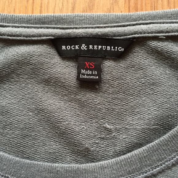 Rock & Republic short sleeve sweatshirt style top - Picture 3 of 4
