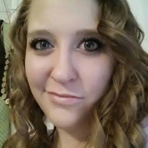 Meet your Posher, Maegan